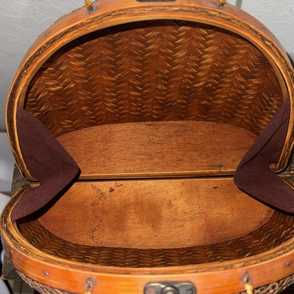 PO: Women’s Bag - Picture 3 of 3